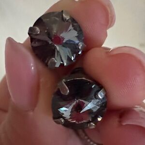 Sabika Manhattan Elegant Silver Gray/Black Stud Earrings